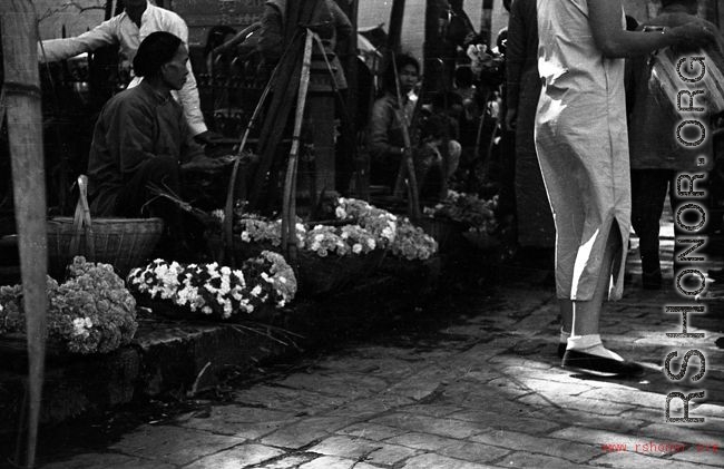 A scene at the Kunming flower market in WWII.