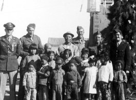 GIs and children at the decorated gate of the No. 21 Guest House (二十一招待所) in SW China (likely Yunnan) during WWII.