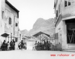 Street scene in Liuzhou city, Guangxi province, during WWII, looking south towards Horse-saddle Mountain (马鞍山).